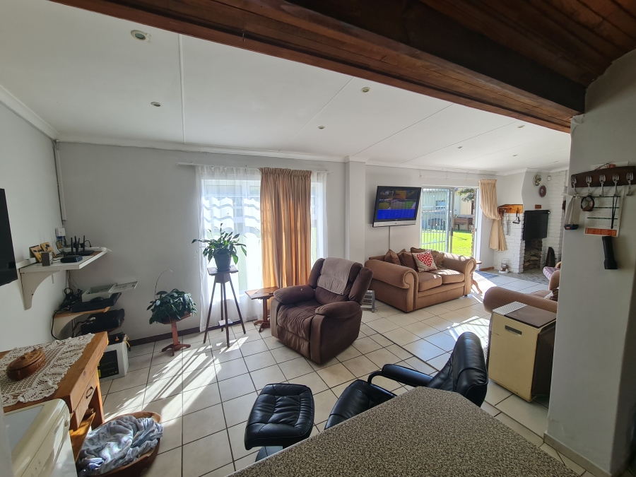 3 Bedroom Property for Sale in Wavecrest Eastern Cape